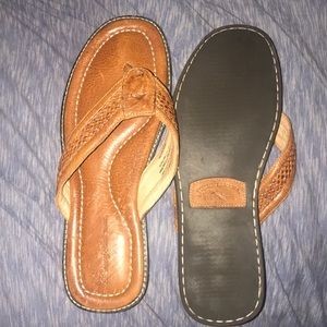 Tommy Bahama flip flop sandals